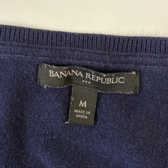 Banana Republic Navy Crew Neck Sweater, Size Medium "CHIC." - Picture 8 of 9